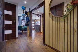 Entrance Hall- click for photo gallery